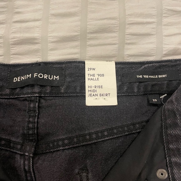 Aritzia Denim Forum 90s Halle Hi-Rise Midi Jean Skirt in Black Eyeliner. Size 29 - Picture 2 of 3